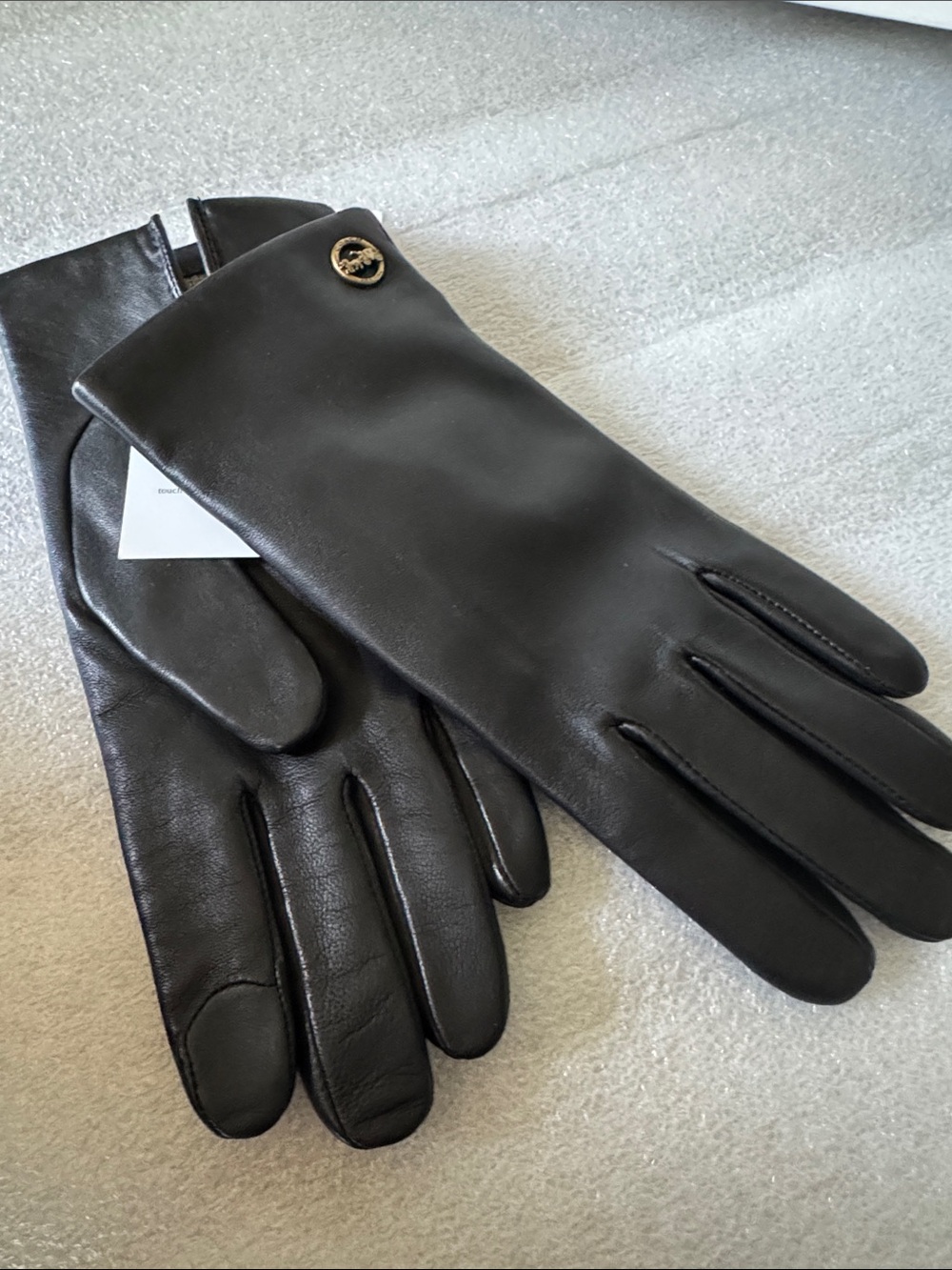 NWT Coach Ladies Smooth Tech  Leather Gloves in Black with Signature Button - Picture 8 of 10